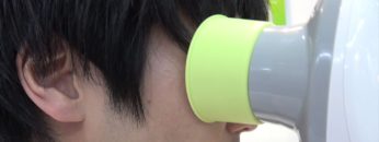 [フードファクトリー 2017] 食品へのまつ毛・眉毛の混入防止に有効「かお取るミング」 – 三共空調株式会社