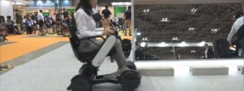 [第45回 国際福祉機器展 H.C.R. 2018] 5cm段差を乗り越える電動車椅子「WHILL Model C」 – WHILL株式会社