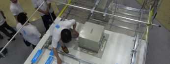 [インターフェックスWeek 2019] 天井裏を歩けるクリーンルーム向け内装断熱建材 – 日軽パネルシステム株式会社