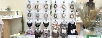 [第17回 ライフスタイル Week【夏】2022] ゴムとパーツが取り外しできる！「静電気軽減ヘアゴム」 - 株式会社フラワーリング